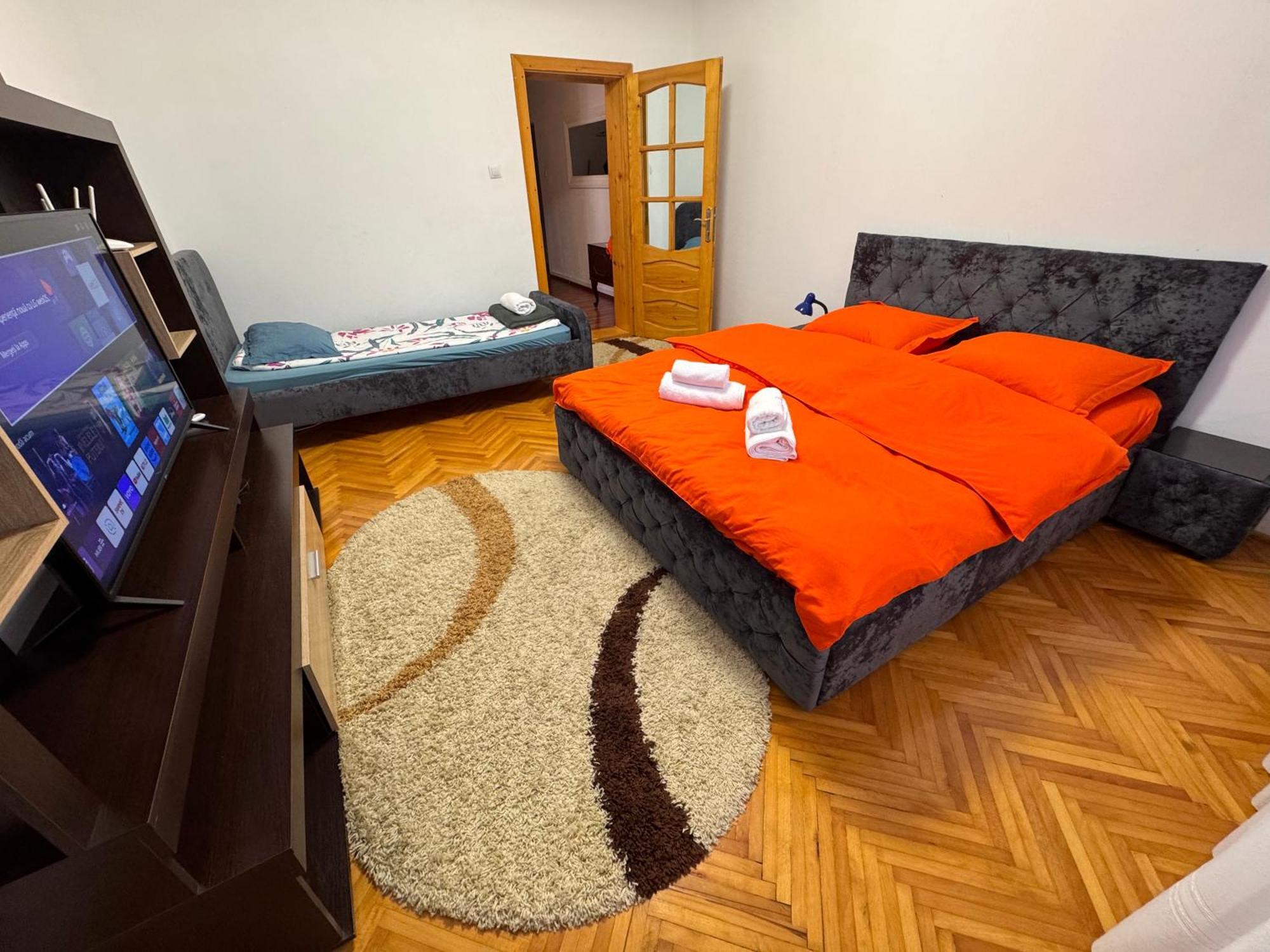 Linen Tree Apartment Baile Herculane Bagian luar foto