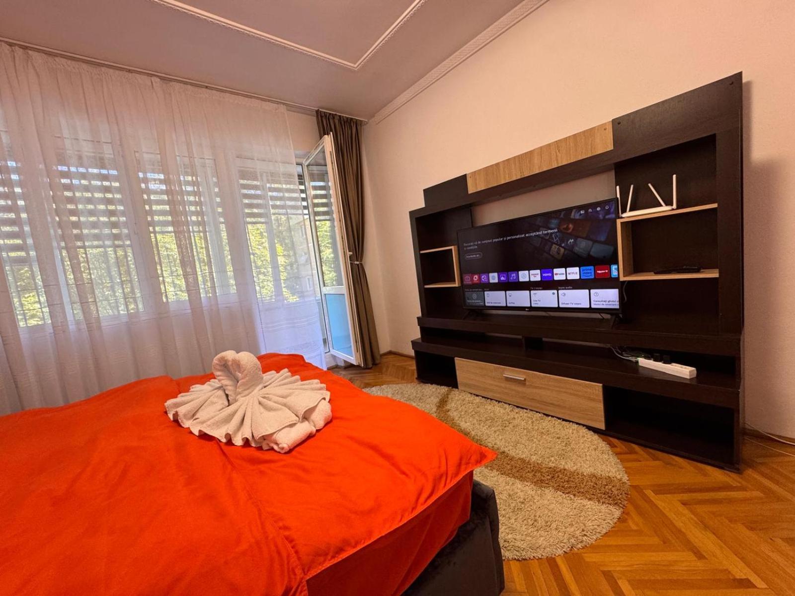 Linen Tree Apartment Baile Herculane Bagian luar foto