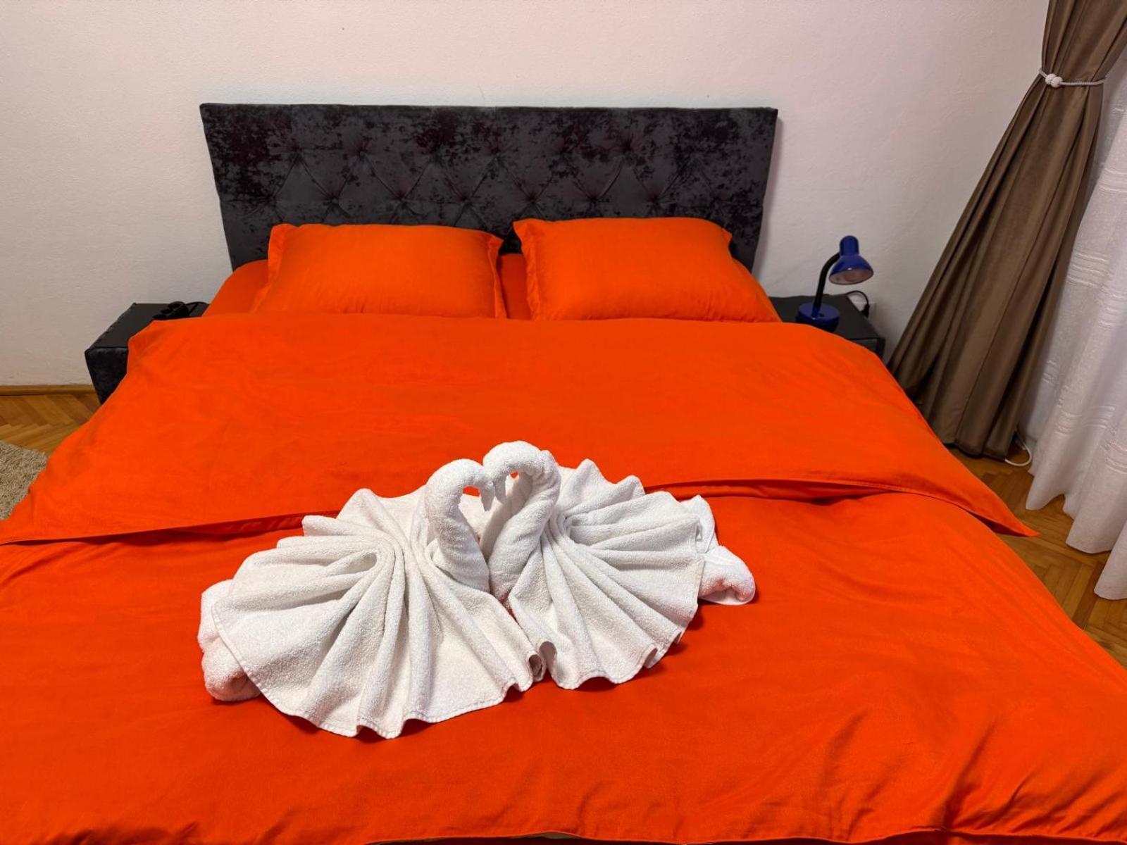 Linen Tree Apartment Baile Herculane Bagian luar foto